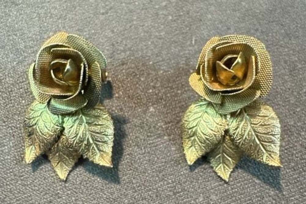 Vintage Judy Lee Gold Tone Rose Flower with Leaves Clip-On Earrings